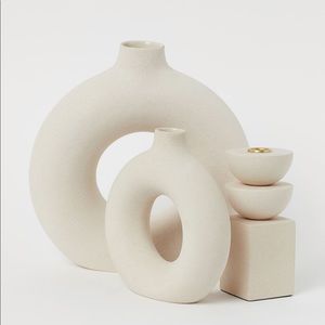 Set of 2 NWT Donut Vases - Beige Ceramic - H&M
